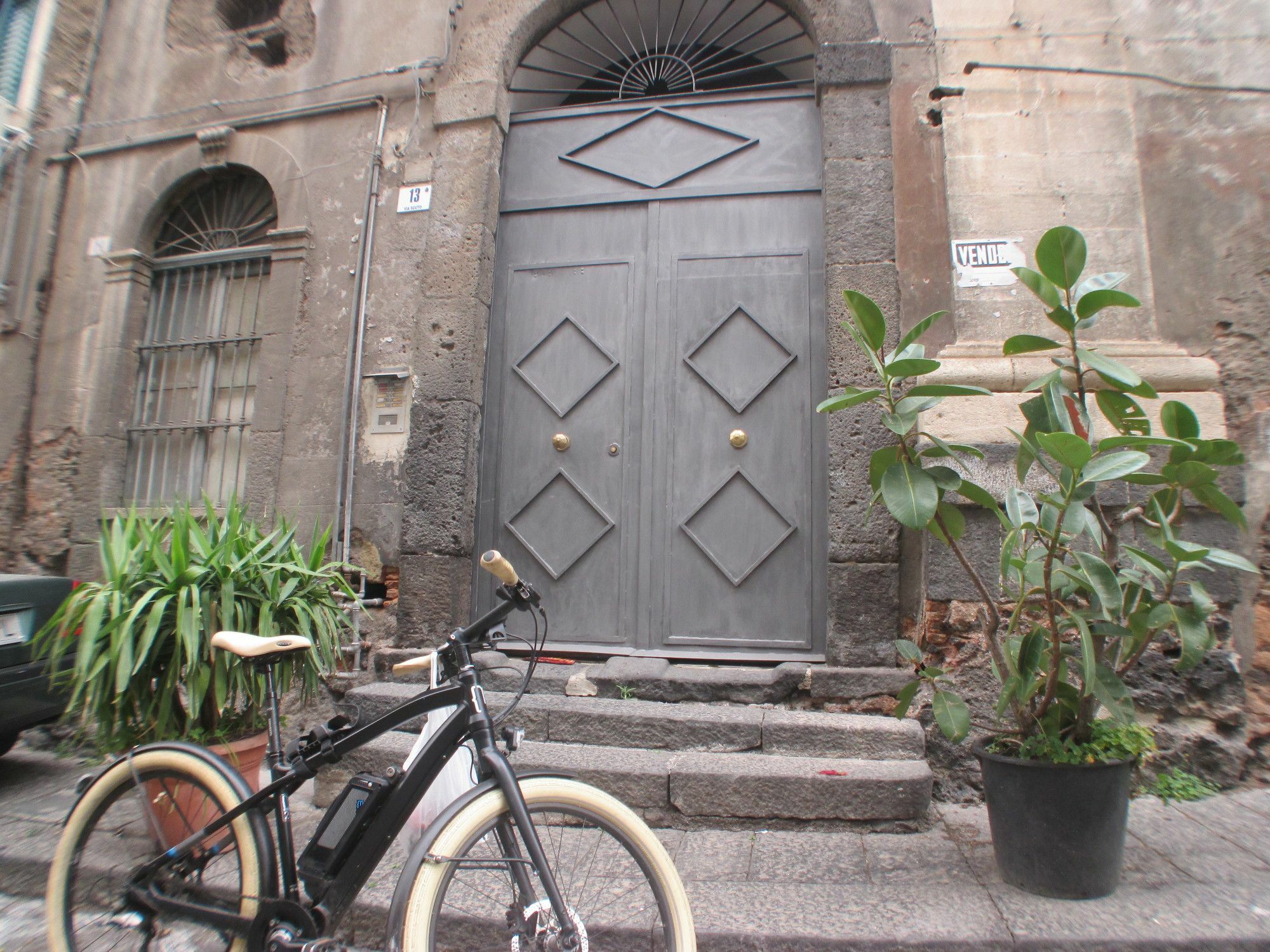 Lucky Tredici Apartment Catania Exterior photo